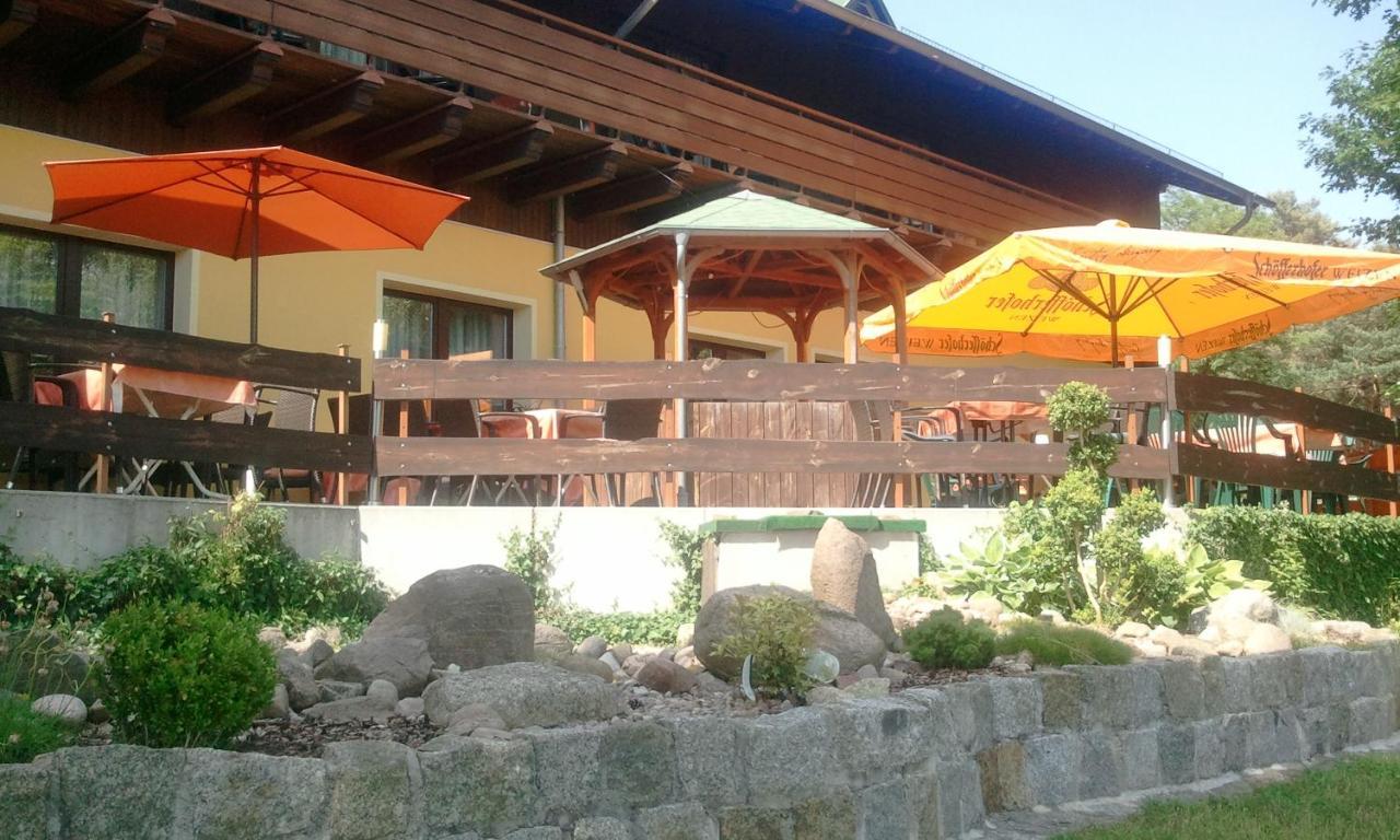 Hotel Und Restaurant Karpfenschaenke Schenkendobern Exterior foto