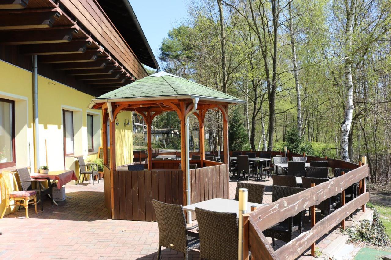 Hotel Und Restaurant Karpfenschaenke Schenkendobern Exterior foto